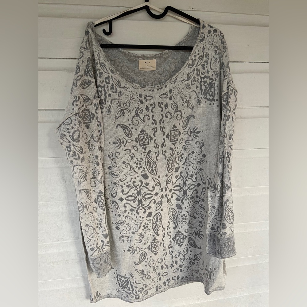 Pins and needles, size large burnout fabric tunic